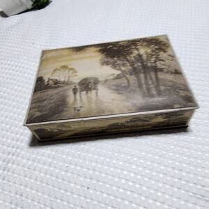 VINTAGE UNEEDA MCM FARM SCENE PADDED TIN BOX WITH PATRIOTIC RIBBONS